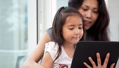 Mengatasi Anak kecanduan Gadget 2 Batasi pergaulan gadget anak