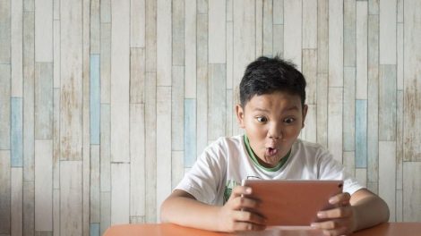 Mengatasi Anak kecanduan Gadget 6 efek negatif gadget bagi anak